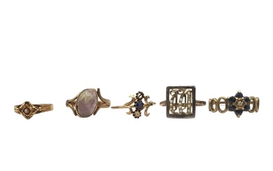 A COLLECTION OF VINTAGE 9CT GOLD AND GEM SET RINGS To includ...