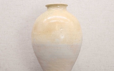 A Chinese Gongyi ware white-glazed jar