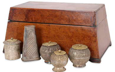 A FIVE PIECE SILVER & GOLD SIREH SET WITH BURLWOOD BOX