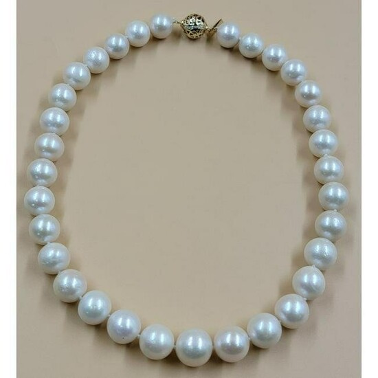A Fine String of South Sea Pearl Necklace 14k Gold & Di