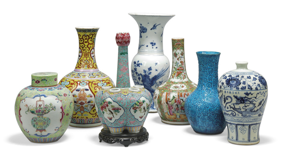 A GROUP OF SEVEN CHINESE PORCELAIN VESSELS, KANGXI PERIOD (1662-1722) AND LATER