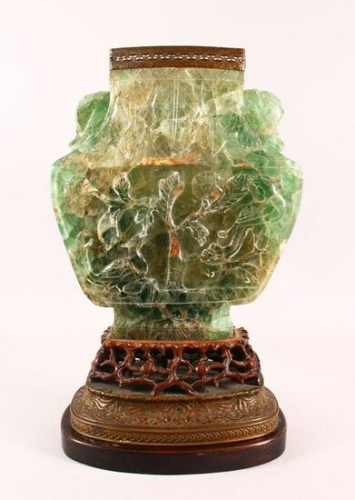A LARGE AND IMPRESSIVE CHINESE CARVED GREEN QUARTZ VASE