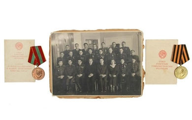 A LOT OF TWO RUSSIAN SOVIET MEDALS AND PHOTO