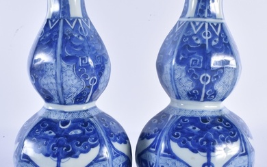 A PAIR OF EARLY 20TH CENTURY CHINESE BLUE AND WHITE PORCELAI...
