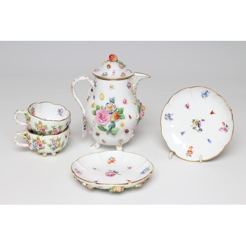 A PAIR OF MEISSEN PORCELAIN CABINET CUPS AND SAUCERS, late 1...