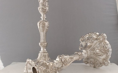 A Pair of Victorian Rococo Style Candlesticks (2) - Silver - James & Nathaniel Creswick, Sheffield - England - 1847