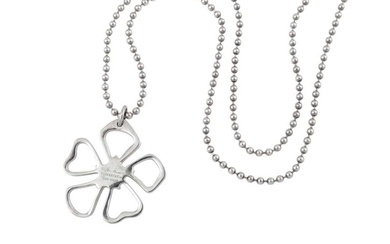 A TIFFANY FLOWER PENDANT NECKLACE
