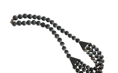 A banded agate spherical bead necklace