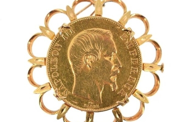 A gold coin of 50 FF Napoleon III bare head 1857 A, mounted as a brooch and pendant on 18 K (750 °/°°) yellow gold, the edge poly-lobed and openworked Gross