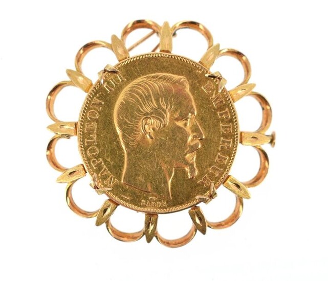 A gold coin of 50 FF Napoleon III bare head 1857 A, mounted as a brooch and pendant on 18 K (750 °/°°) yellow gold, the edge poly-lobed and openworked Gross