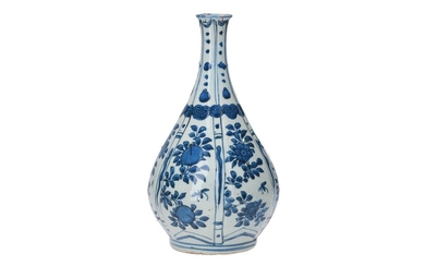 (-), A lobed blue and white porcelain vase,...