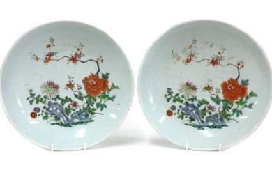 A pair of Chinese famille rose chargers