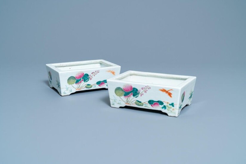 A pair of Chinese rectangular famille rose jardinieres, 19th C.