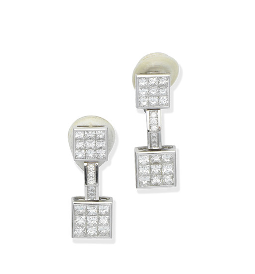 A pair of diamond pendent earclips