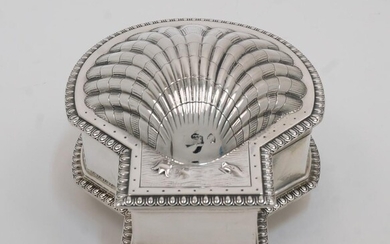 A silver inkstand, London, 1904, Blackburn & Tysall, formed as a scallop shell, the shell hinged lid with egg and dart edge opening to reveal a silver cover, lacking glass inkwell, raised on shell feet, 13cm wide, 15cm deep, approx. 17.2oz