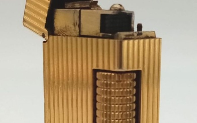 A vintage, gold plated DUNHILL lighter, hight: 6. 4...