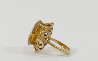 A yellow metal citrine set single stone ring, the head of th...