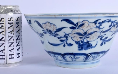 AN 18TH CENTURY CHINESE BLUE AND WHITE OGEE FORM