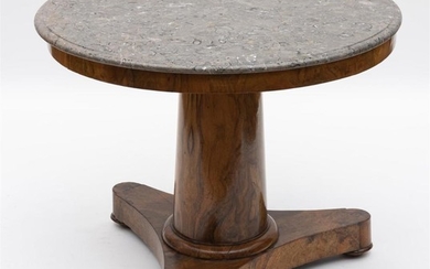 AN EARLY 19TH CENTURY WALNUT VENEERED CENTRE TABLE WITH A MARBLE TOP, RAISED ON A SINGLE PEDESTAL PLATFORM BASE, 76CM H X 95CM DIAMETER