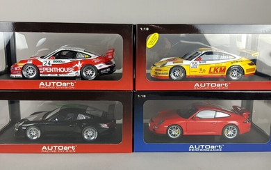 AUTO-ART - QUATRE PORSCHE échelle 1/18 : 1x 997 GT3 1x 911 (997) GT3 Carrera...