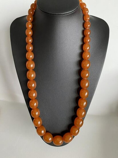 Amazing Vintage Amber Necklace made from Oval shaped
