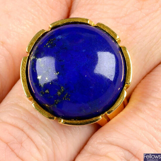 An 18ct gold lapis lazuli dress ring