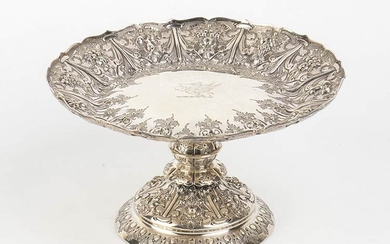 An English Victorian sterling silver tazza - Sheffield 1884-1885, Frederick...
