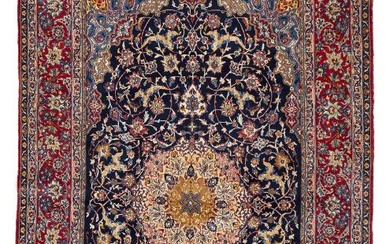 An Isfahan rugs, Persia. Medallion design. C. 1960. 238×146 cm.