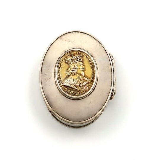 An early 18th century silver snuff box, unmarked circa 1720, oval form, the hinged cover set with an oval silver-gilt medallion of Charles I, gilded interior, the underside with a later presentation inscription ~ To Ernest Gillick with thanks for...