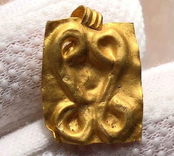 Ancient Greek, Hellenistic Gold Square Pendant-Amulet with two stylized Snakes made in repousse technique.