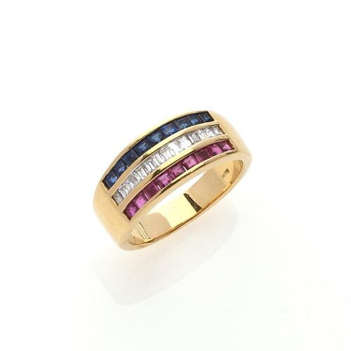 RING "Tricolor" in 750/°° yellow gold decorated with three lines...