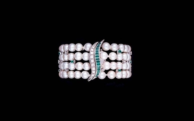 BRACELET WITH PEARLS AND EMERALDS 1930s Handmade bracelet made in...