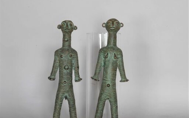 BURKINA-FASO Couple homme et femme en bronze à patine verte XXe H : 38 cm...