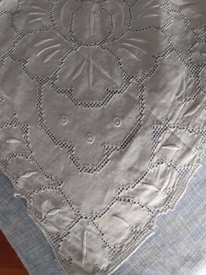 Bedspread all hand embroidered. - Linen - Mid 20th century