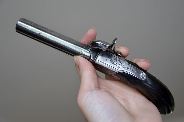 Belgium - 1840 - Magnifique pistolet de poche entièrement ciselé, chien extérieur & canon dévissable et damassé - Très beau & élégant ! RARE - Pistol