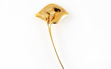 Brooch in the shape of a lily