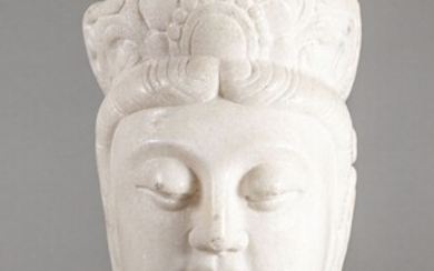 CHINE - XXe siècle Tête de Guanyin en marbre... - Lot 17 - De Baecque et Associés