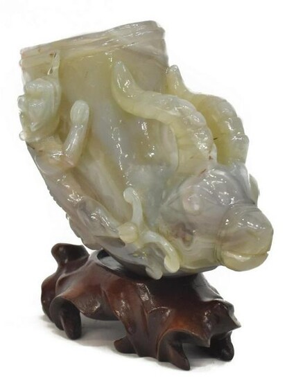 CHINESE CARVED AGATE RAM'S HEAD LIBATION CUP