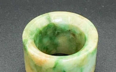 CHINESE GREEN JADEITE THUMB RING, QING DYNASTY