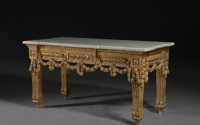 CONSOLE D'ÉPOQUE LOUIS XVI En bois sculpté et doré, dessus de marbre blanc veiné, la...