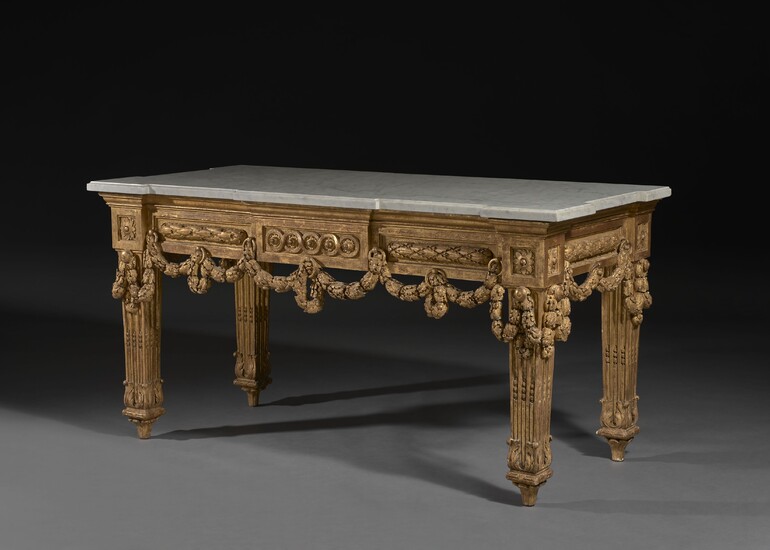 CONSOLE D'ÉPOQUE LOUIS XVI En bois sculpté et doré, dessus de marbre blanc veiné, la...