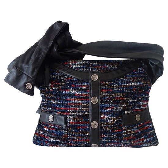 Chanel - Tweed Girl Crossbody bag