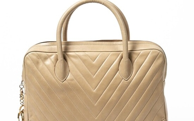 NOT SOLD. Chanel: "Vintage Medium Zip Briefcase Handbag" A bag of beige chevron leather with gold tone hardware. – Bruun Rasmussen Auctioneers of Fine Art