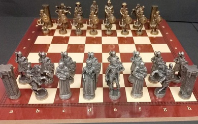 Chess set - “La Reconquista” Cristianos contra musulmanes - Bronze metal alloy silver and gold cold painted
