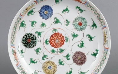 Chinees porseleinen famille verte bord met bloemdecor, gemerkt, Kangxi...