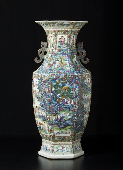Chinese Art. A large hexagonal shaped Canton porcelain vase China, Qing dynasty, half 19th century . Cm 23,00 x 57,00.