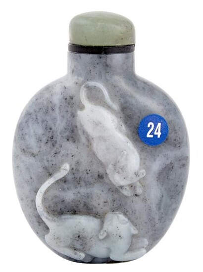 Chinese Gray Jade Snuff Bottle