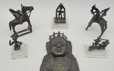 Cinq statuettes en bronze, Inde Deux cavaliers,... - Lot 117 - Ader