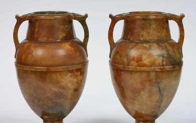 Coppia di vasi ad urna in alabastro. Arte neoclassica