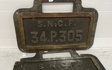 Deux plaques en fonte de locomotive SNCF... - Lot 17 - Beaussant Lefèvre & Associés